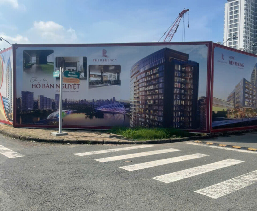 hien trang the regency t11 2025 900x738 - Giá mua bán căn hộ 3pn lầu 22 chung cư The Regency phường Tân Mỹ T11/2025