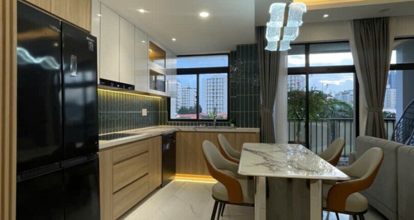 khong gian bep rong rai 1 810x430 - Giá mua bán căn hộ 3pn tòa nhà D chung cư Mỹ Phước phường Tân Hưng T11/2025