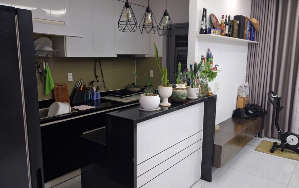 khong gian bep rong rai 18 1170x738 - Giá mua bán căn hộ 2pn tòa D chung cư Green Valley phường Tân Mỹ T122/2025
