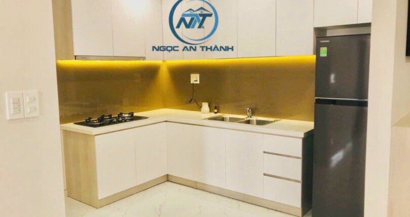khong gian bep rong rai 20 810x430 - Giá mua bán căn hộ 2pn tòa B chung cư Saigon South Residences T12/2025