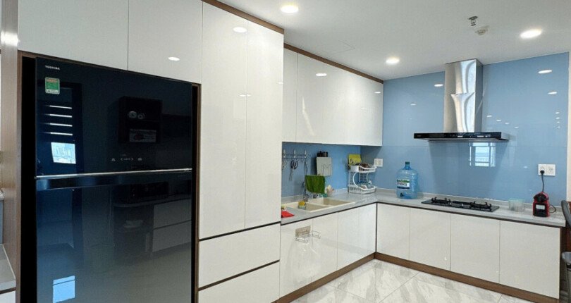 khong gian bep rong rai 4 810x430 - Giá mua bán căn hộ 3pn lầu 16 tòa A chung cư Scenic Valley 1 phường Tân Mỹ T11/2025