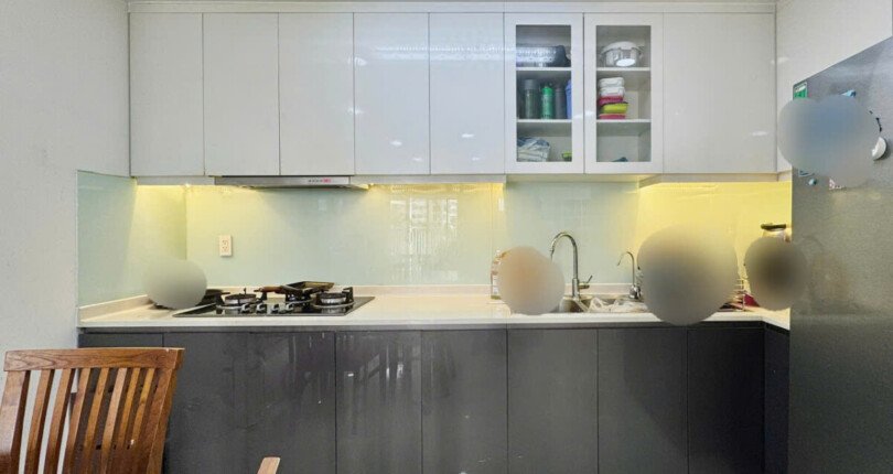 khong gian bep rong rai 5 810x430 - Giá mua bán căn hộ 3pn tòa E chung cư Scenic Valley 1 phường Tân Mỹ T11/2025