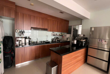 khong gian bep rong rai 9 385x258 - Giá mua bán căn hộ 3pn - 135m2 khu R18 chung cư Happy Valley phường Tân Hưng T11/2025