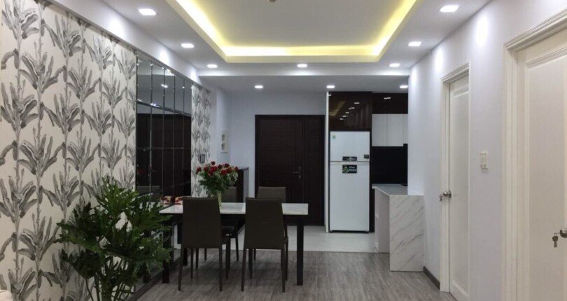 khong gian bep va phong an 1 810x430 - Giá mua bán căn hộ 3pn tòa C chung cư Scenic Valley 1 phường Tân Mỹ T11/2025