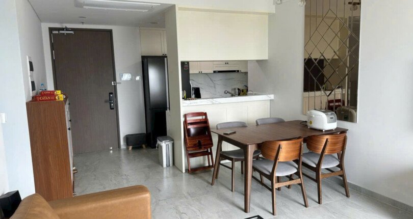 khong gian bep va phong an 810x430 - Giá mua bán căn hộ 2pn tòa B chung cư Cardinal Court phường Tân Mỹ T11/2025