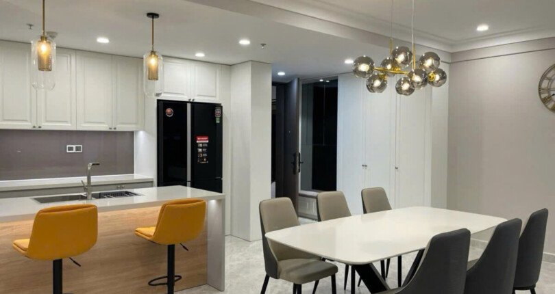 khong gian phong an va bep can ho ban 810x430 - Giá mua bán căn hộ 3pn view sông tòa A chung cư Midtown Phú Mỹ Hưng T11/2025