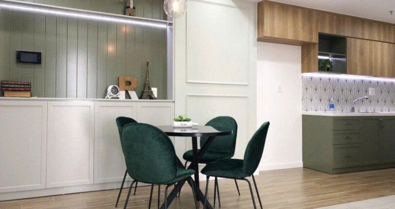 khong gian phong an va bep rong rai 810x430 - Giá mua bán căn hộ 2pn view biệt thự có ô xe chung cư Hưng Phúc Happy Residence t12/2025