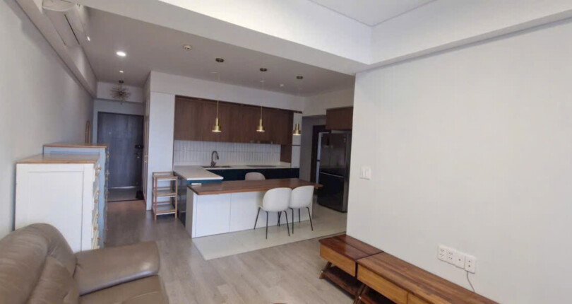 khong gian phong khach can ho ban 3 810x430 - Giá mua bán căn hộ 3pn tòa E chung cư Saigon South Residences t12/2025