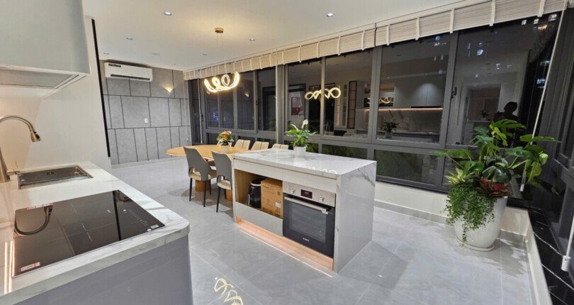 khong gian phong khach can ho ban 810x430 - Giá mua bán căn hộ sân vườn 3pn tòa nhà 6A chung cư Sky Garden 3 phường Tân Hưng T11/2025