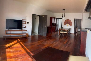 khong-gian-phong-khach-rong-rai