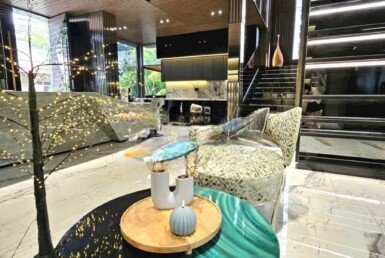 khong-gian-phong-khach-tang-tret-nha-biet-thu-ban