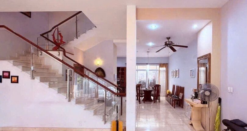 khong gian phong khach tang tret nha biet thu ban 810x430 - Giá mua bán nhà Biệt thự nguyên căn 4pn Nội khu Mỹ Thái 3 phường Tân Mỹ T11/2025