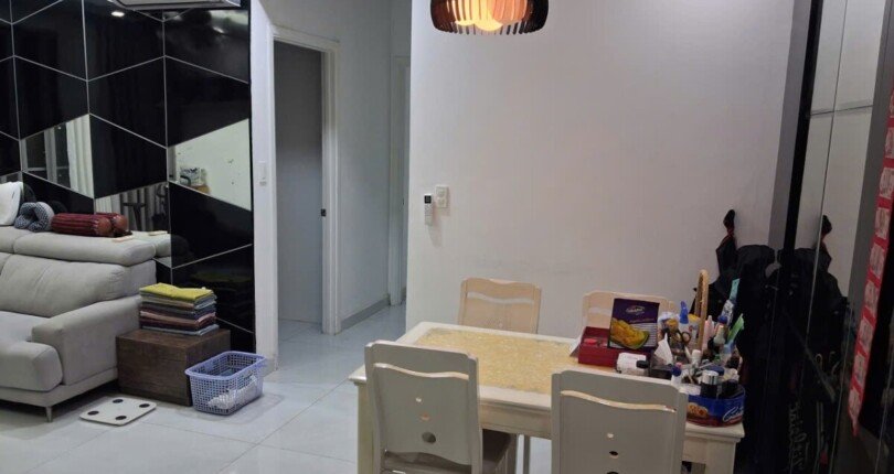 phong khach can ho 1 810x430 - Giá mua bán căn hộ 2pn tòa D chung cư Green Valley phường Tân Mỹ T122/2025