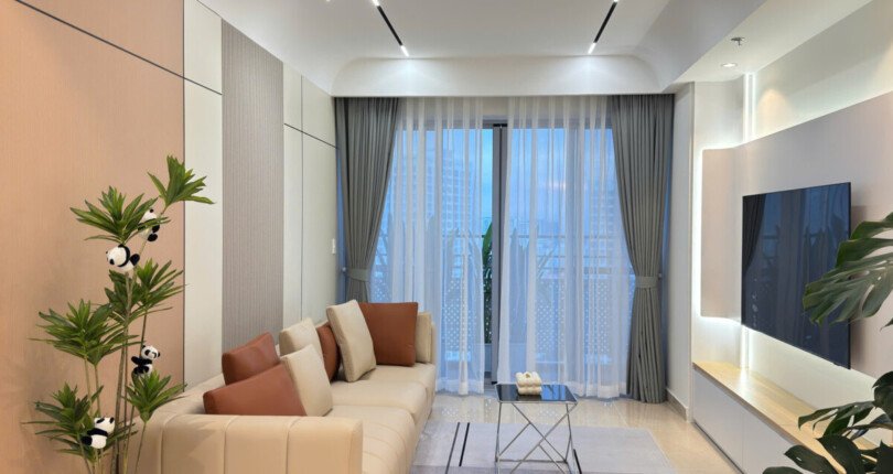 phong khach can ho ban 28 810x430 - Bán căn hộ 133m2, chung cư Scenic Valley 1, 03pn, giá 14.2 tỷ + 12m ô đậu xe ô tô, nhà đang trống.