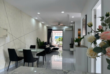 phong khach can ho ban 42 385x258 - Bán căn hộ 115m2, chung cư Sky Garden 2, giá 9 tỷ, 03pn, đủ nội thất, nhà có hợp đồng thuê 30tr/tháng.