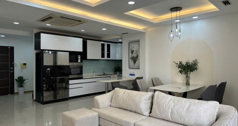 phong khach can ho ban 43 810x430 - Bán căn hộ 03pn, chung cư Sky Garden 3, diện tích 100m2, nhà đang có hợp đồng thuê 27tr/tháng, giá 8 tỷ.