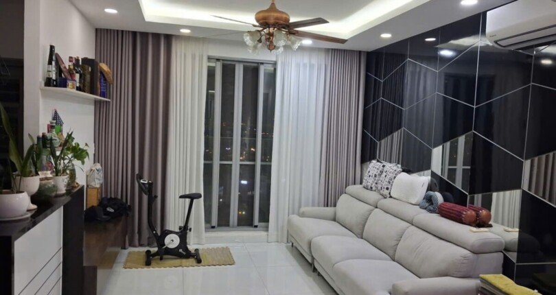 phong khach can ho ban 50 810x430 - Giá mua bán căn hộ 2pn tòa D chung cư Green Valley phường Tân Mỹ T122/2025