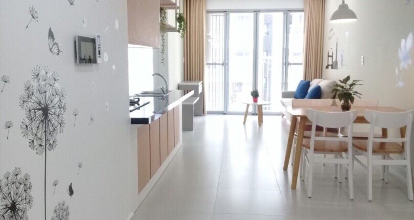 phong khach can ho ban 55 810x430 - Bán căn hộ 02pn , chung cư Scenic Vallley 1, giá 6.6 tỷ, đầy đủ nội thất, view nội khu , không ồn.