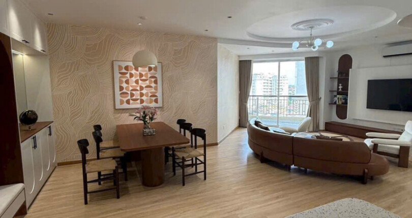 phong khach can ho ban 9 810x430 - Giá mua bán căn hộ 3pn chung cư Green View phường Tân Mỹ T11/2025