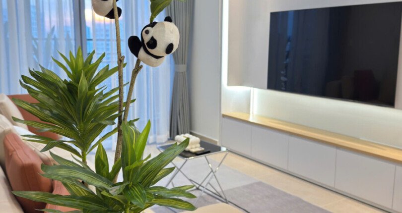 phong khach can ho can ban 10 810x430 - Bán căn hộ 133m2, chung cư Scenic Valley 1, 03pn, giá 14.2 tỷ + 12m ô đậu xe ô tô, nhà đang trống.