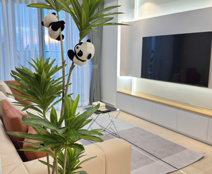 phong khach can ho can ban 10 900x738 - Bán căn hộ 133m2, chung cư Scenic Valley 1, 03pn, giá 14.2 tỷ + 12m ô đậu xe ô tô, nhà đang trống.