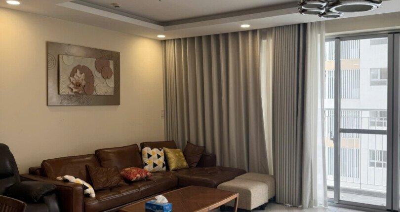 phong khach can ho can ban 6 810x430 - Cho thuê căn hộ 117m2, chung cư Scenic Valley 1, 02pn, giá 1.500usd/tháng, nội thất cao cấp.