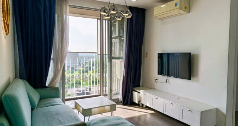 phong khach can ho can cho thue 2 810x430 - Cho thuê căn hộ chung cư Scenic Valley 1, thiết kế 02pn, 02wc, nội thất đầy đủ, xem nhà dễ.