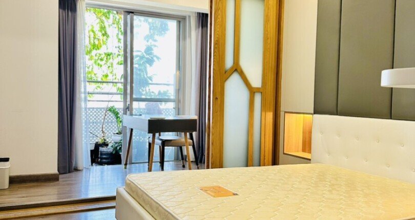 phong ngu can ho cho thue 3 810x430 - Cho thuê căn hộ 133m2, chung cư Scenic Valley 1, vuiew sân golf, giá 1.500usd/tháng, đầy đủ nội thất.