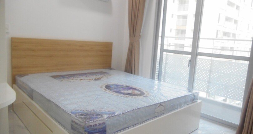 phong ngu can ho cho thue 6 810x430 - Cho thuê căn hộ 80m2, 02pn, chung cư Scenic Valley 1, giá 20tr/tháng, nội thất đầy đủ.
