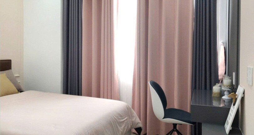 phong ngu chinh 810x430 - Giá mua bán căn hộ 2pn view biệt thự có ô xe chung cư Hưng Phúc Happy Residence t12/2025