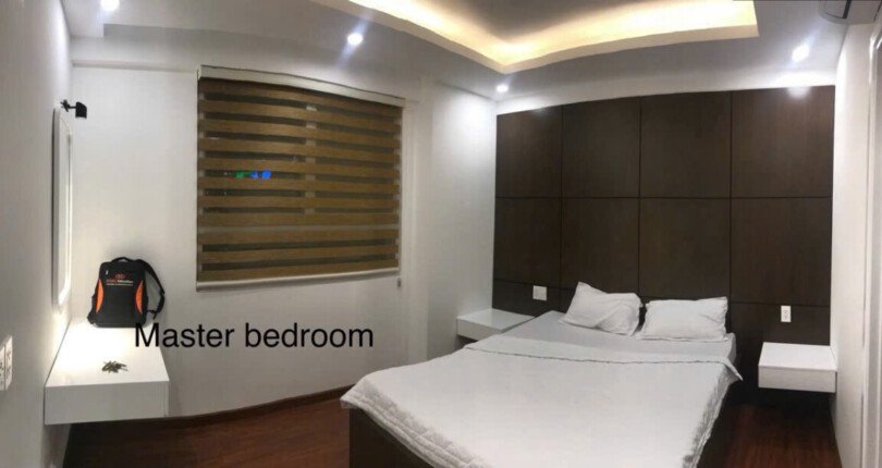 phong ngu chinh can ho ban 810x430 - Bán căn góc chung cư Scenic Valley 2, 76m2, 02pn, giá 8 tỷ, nhà đẹp + 01 ô đậu xe ô tô.