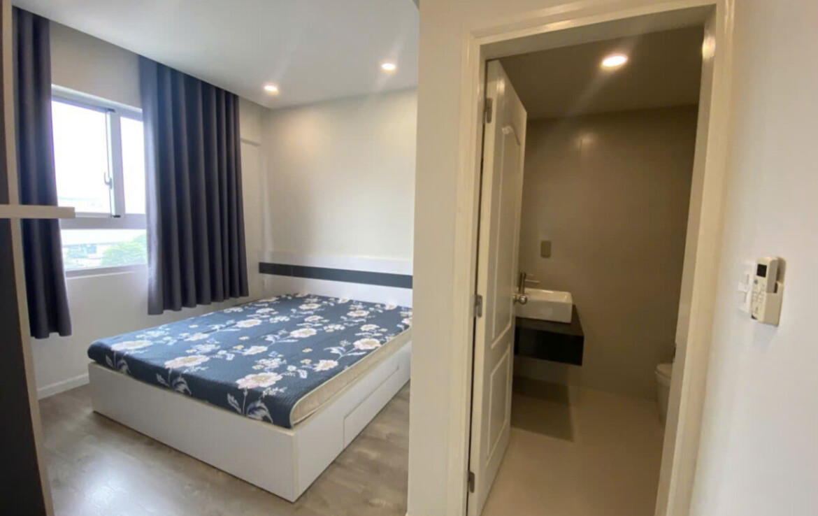 phong ngu master can ho ban 3 1170x738 - Giá mua bán căn hộ 2pn tòa A chung cư Scenic Valley 2 phường Tân Mỹ T11/2025