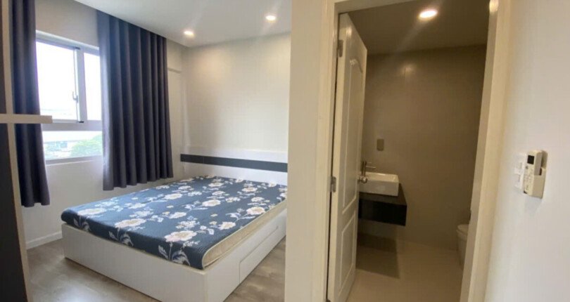 phong ngu master can ho ban 3 810x430 - Giá mua bán căn hộ 2pn tòa A chung cư Scenic Valley 2 phường Tân Mỹ T11/2025