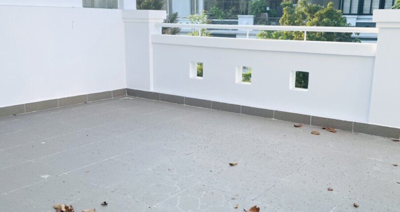 san thuong ban cong 810x430 - Giá mua bán nhà Biệt thự nguyên căn kiểu B1 Nội khu Hưng Thái 1 Phường Tân Hưng T11/2025