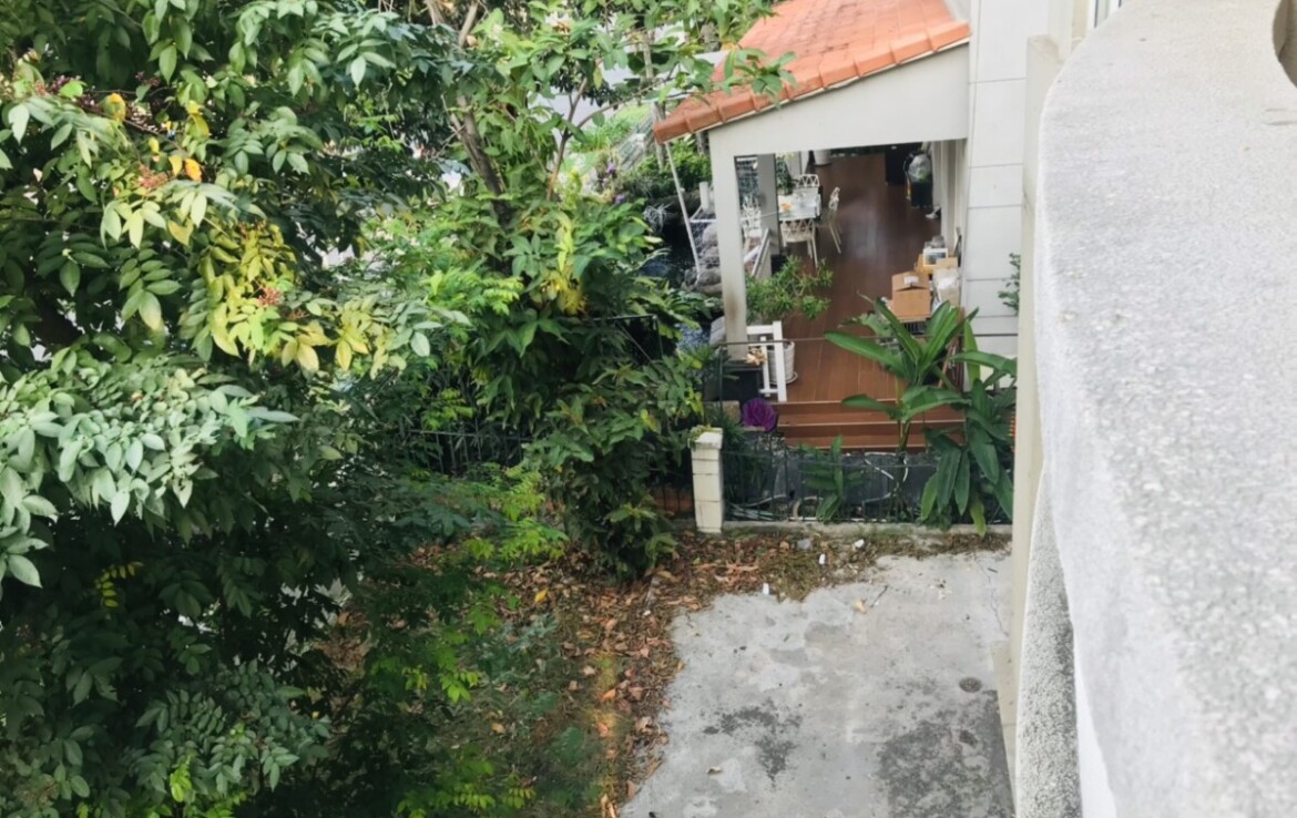 san vuon nha biet thu ban 1170x738 - Giá mua bán nhà Biệt thự nguyên căn góc Nội khu Phú Gia phường Tân Hưng T11/2025