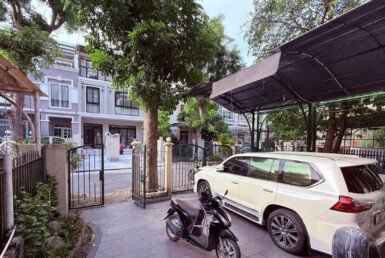 san-vuon-truoc-nha-ban