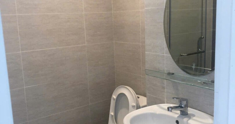 tollet can ho ban 18 810x430 - Bán căn hộ 82m2, chung cư Scenic Valley 2, 02pn, giá 7.6 tỷ, nhà đang có hợp đồng thuê.