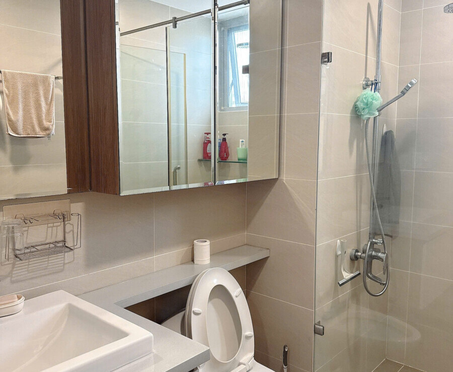 tollet can ho ban 6 900x738 - Cho thuê căn hộ 117m2, chung cư Scenic Valley 1, 02pn, giá 1.500usd/tháng, nội thất cao cấp.