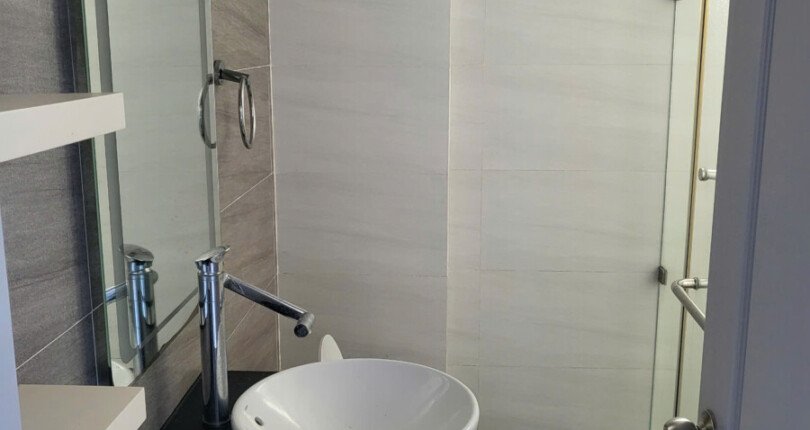 tollet can ho can cho thue 1 810x430 - Cho thuê căn hộ 80m2, chung cư Scenic Valley 1, giá 20tr/tháng, đầy đủ nội thất, xem nhà dễ.
