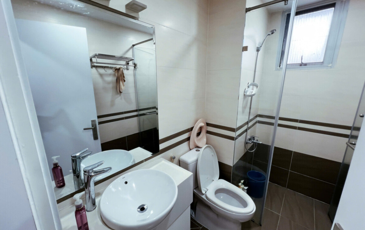 tollet can ho can cho thue 1170x738 - Cho thuê căn góc chng cư Scenic Valley 2, 02pn, giá 20tr/tháng, đầy đủ nội thất, xem nhà dễ.