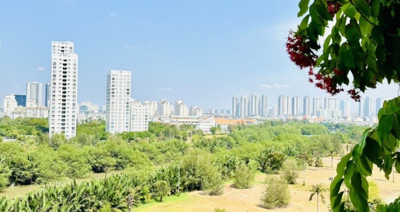 view can ho cho thue 810x430 - Cho thuê căn hộ 133m2, chung cư Scenic Valley 1, vuiew sân golf, giá 1.500usd/tháng, đầy đủ nội thất.