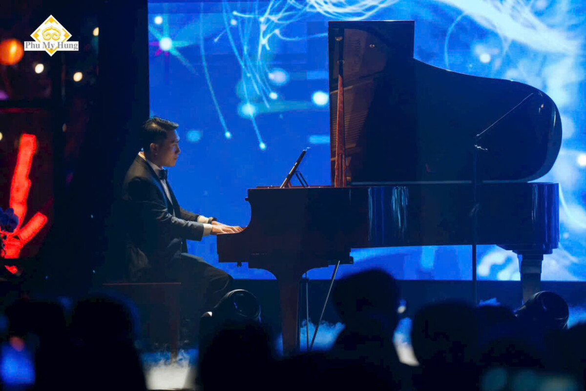 z7207126509536 f865c985a821d34b943090b74ac78621 - The Regency - Khoảnh khắc " Vi&ecirc;n ngọc trai đen" tỏa s&aacute;ng