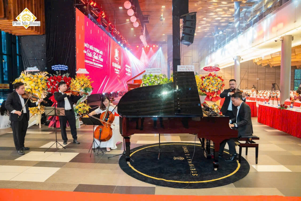 z7207126520284 5896d2cb4cb7ac5acbeda68cf39e7110 1 - The Regency - Khoảnh khắc " Vi&ecirc;n ngọc trai đen" tỏa s&aacute;ng