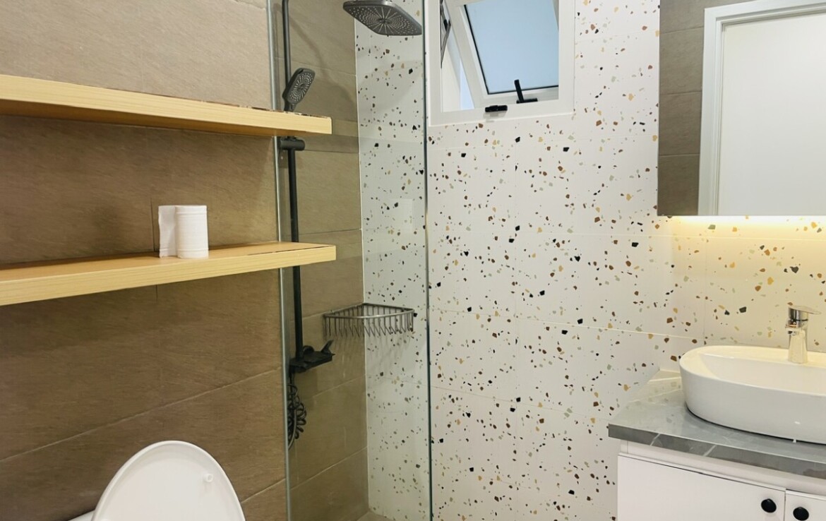 Tollet can ho ban 2 7 1170x738 - Bán căn hộ chung cư Grand View, 118m2, 03pn, giá 11,5 tỷ, nội thất đầy đủ, nhà đang có hợp đồng thuê ổn định.