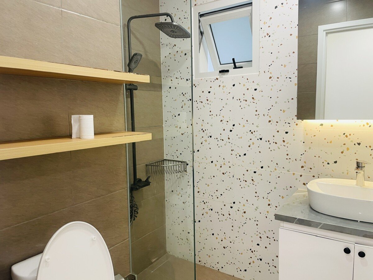 Tollet can ho ban 2 7 - Bán căn hộ chung cư Grand View, 118m2, 03pn, giá 11,5 tỷ, nội thất đầy đủ, nhà đang có hợp đồng thuê ổn định.