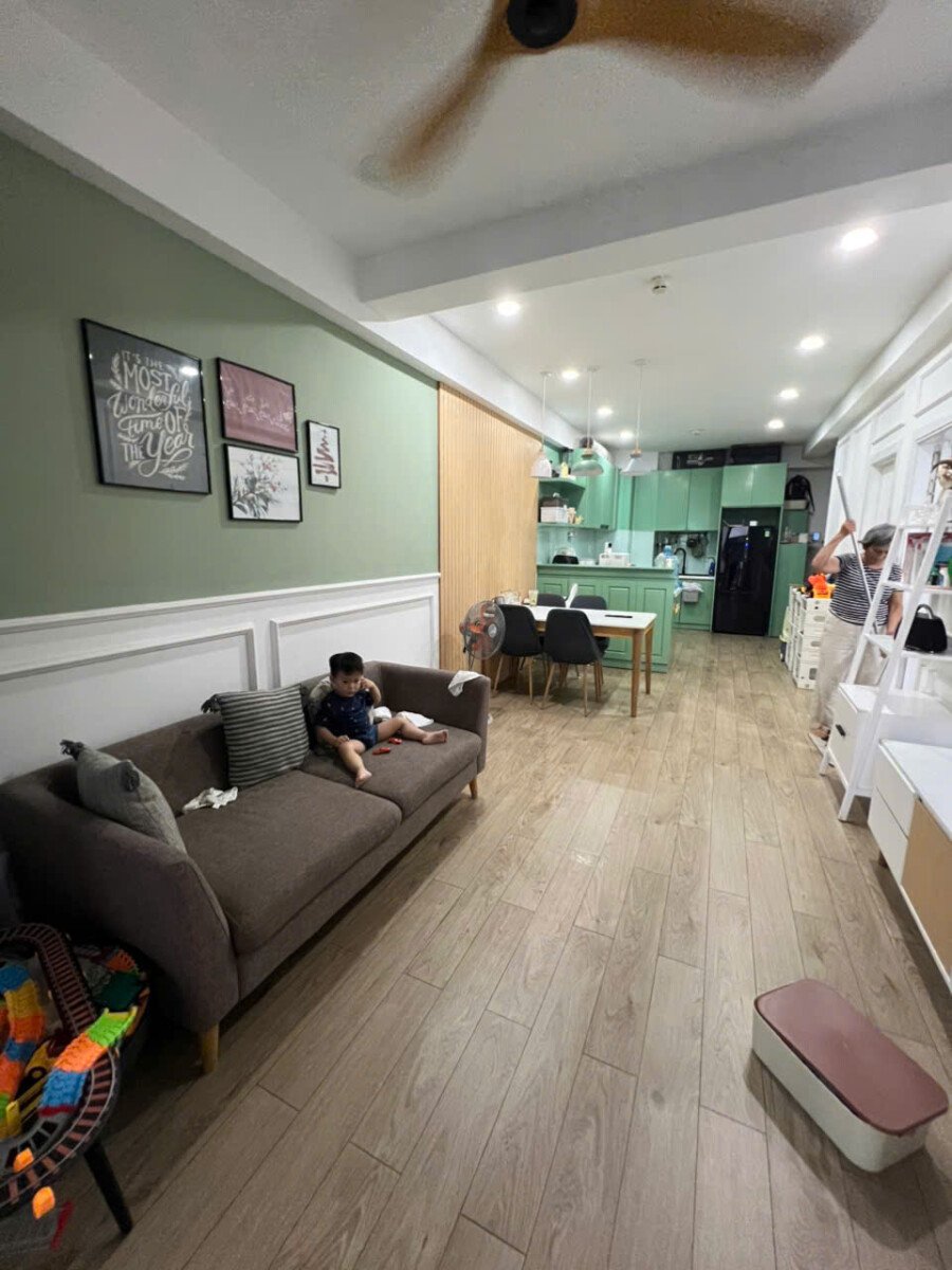 ban can ho Saigon South Residences 12 - Bán căn hộ Saigon South Residences. DT 71m2 Nhà đẹp- Đầy đủ nội thất- 2 Phòng-2wc- Lầu trung- View nam- Giá 5.6 Tỷ