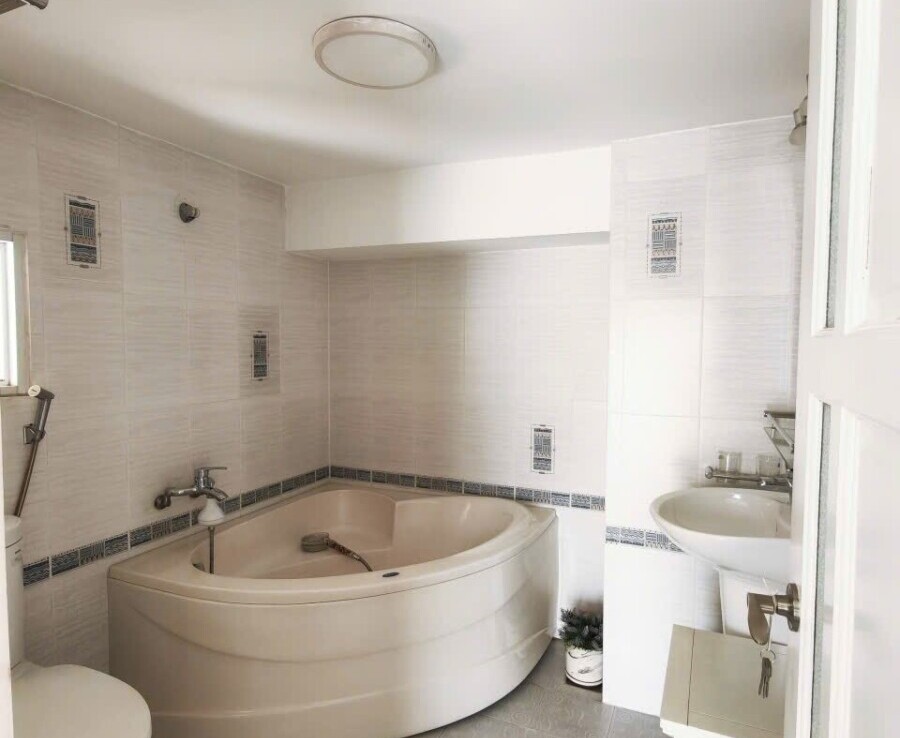 ban can ho duplex sky garden 1 1 900x738 - Bán căn Duplex Sky Garden 1. Tổng diện tích 131m2 Thiết kế 3 Phòng-2wc- Nội thất như hình- View nam mát mẻ- Giá 7.850 Tỷ