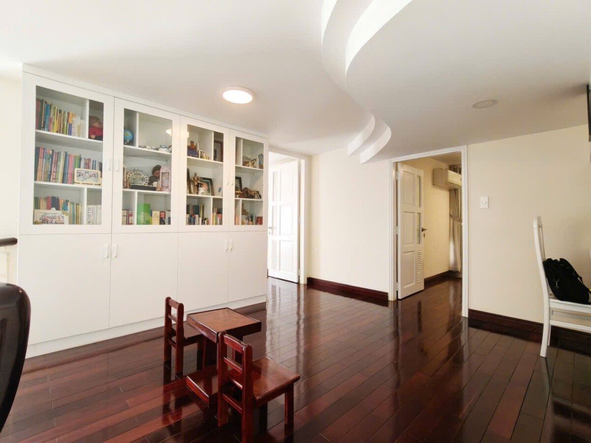 ban can ho duplex sky garden 1 4 - Bán căn Duplex Sky Garden 1. Tổng diện tích 131m2 Thiết kế 3 Phòng-2wc- Nội thất như hình- View nam mát mẻ- Giá 7.850 Tỷ