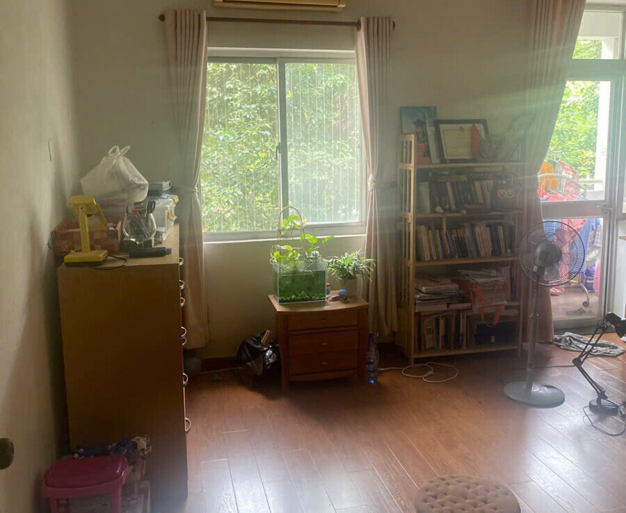 ban can ho hung vuong 2 4 900x738 - Bán căn hộ Hưng Vượng 2. DT 70m2 Nhà thiết kế 2 Phòng ngủ-1wc Nội thất đầy đủ- View hướng Nam- Giá tốt 4.350 Tỷ