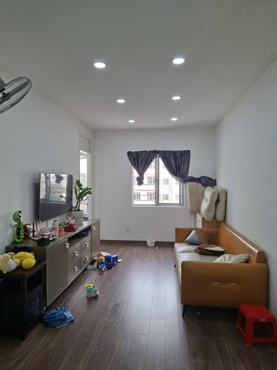 ban can ho hung vuong 3 8 1 - Bán căn hộ Hưng Vượng 3. DT 70m2 Thiết kế 2 Phòng ngủ-2wc Hiện đang cho thuê 12 Triệu/Tháng. Giá bán 4.350 Tỷ